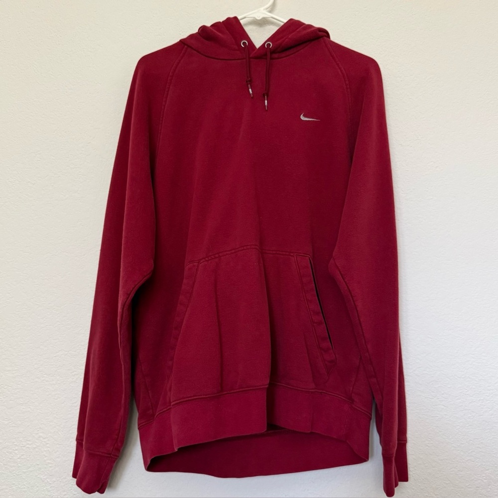 Nike Embroidered Swoosh Logo Pullover Hoodie Men’s Medium - Dark Red